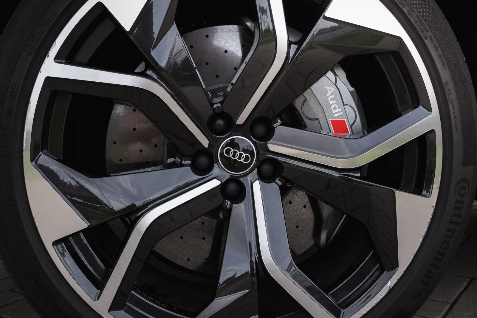 Fahrzeugabbildung Audi RSQ8 4.0 TFSI -Assistentz-Paket -Plus-Keramik-Br