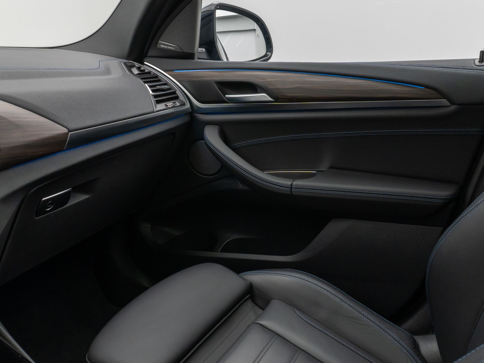 Fahrzeugabbildung BMW iX3 Impressive M Sport Panorama 360°HUD DAB H/K