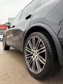 Porsche Cayenne - 6
