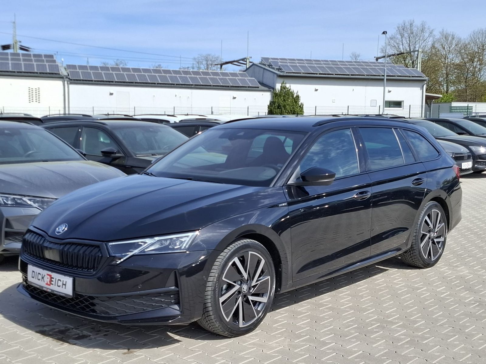 Fahrzeugabbildung SKODA Octavia 2.0 DSG Sportline MATRIX*AHK*CANTON*5J.G