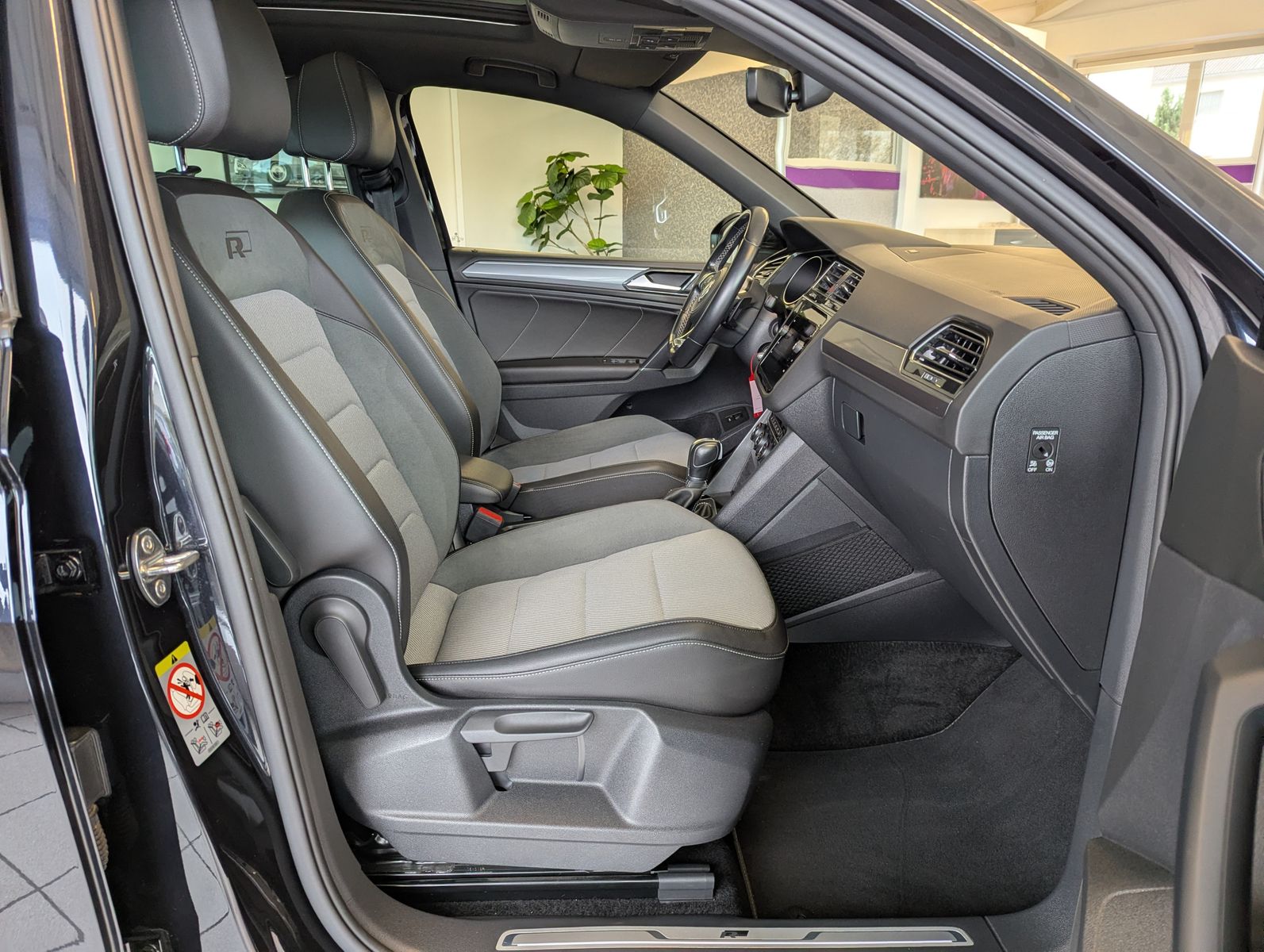 VW Tiguan 2.0 TDI DSG 4M 2x R-Line Pano HUD AHK 20" - Image 21