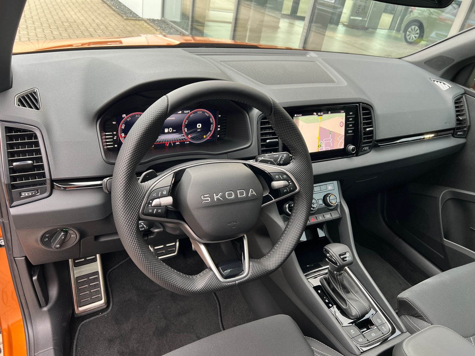 Fahrzeugabbildung SKODA Karoq Sportline 2.0 TSI 4x4 DSG *Panorama, AHK,