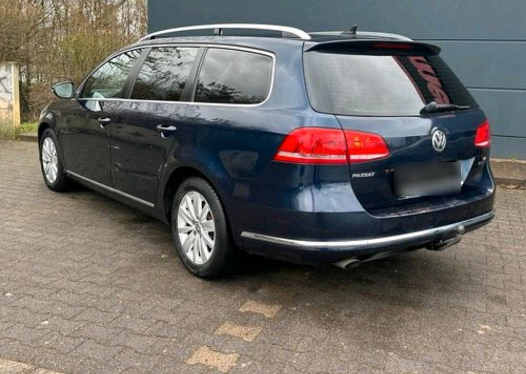 Volkswagen Passat 2012 — interior