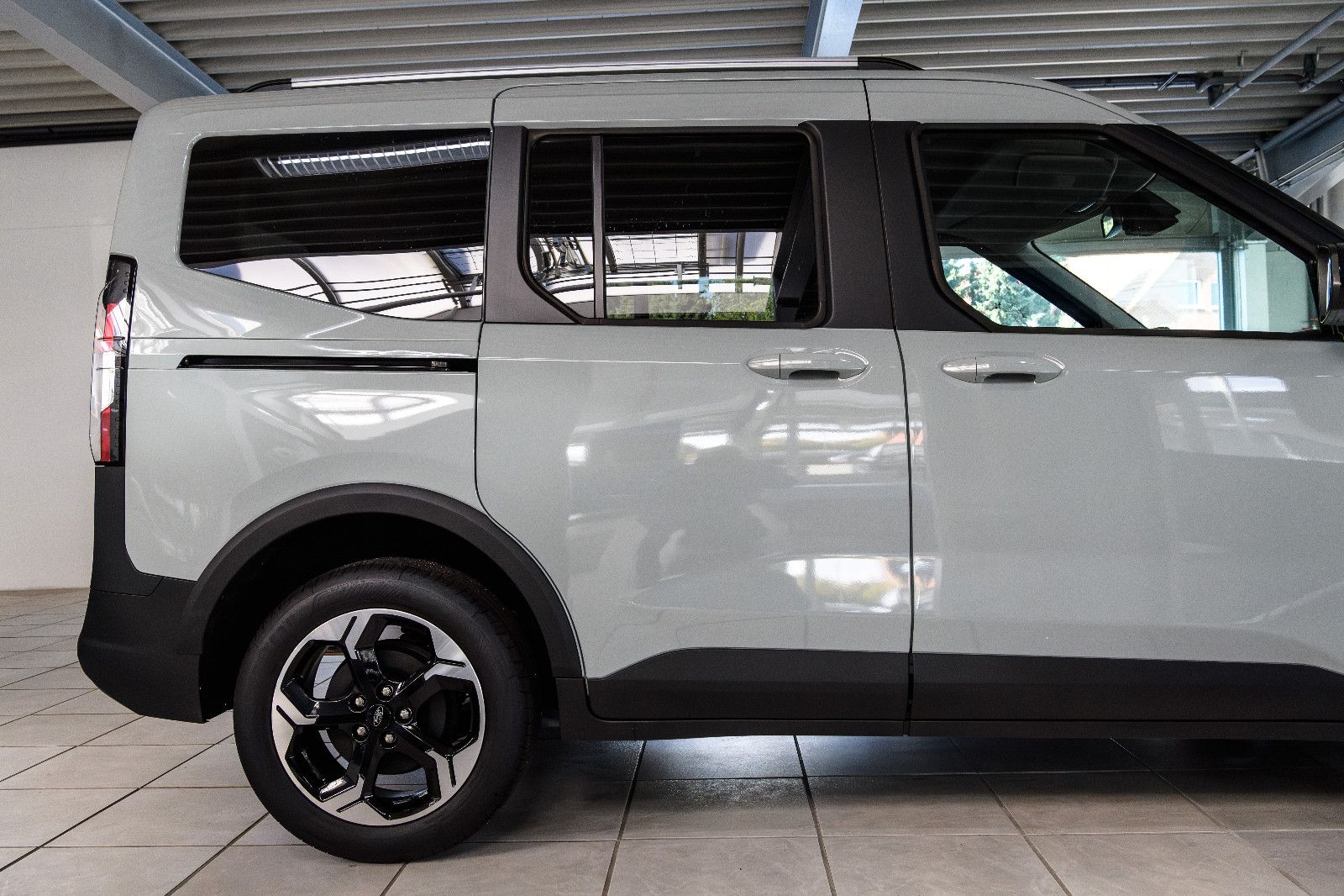 Fahrzeugabbildung Ford Tourneo Courier Active +Navi +ACC +Winter