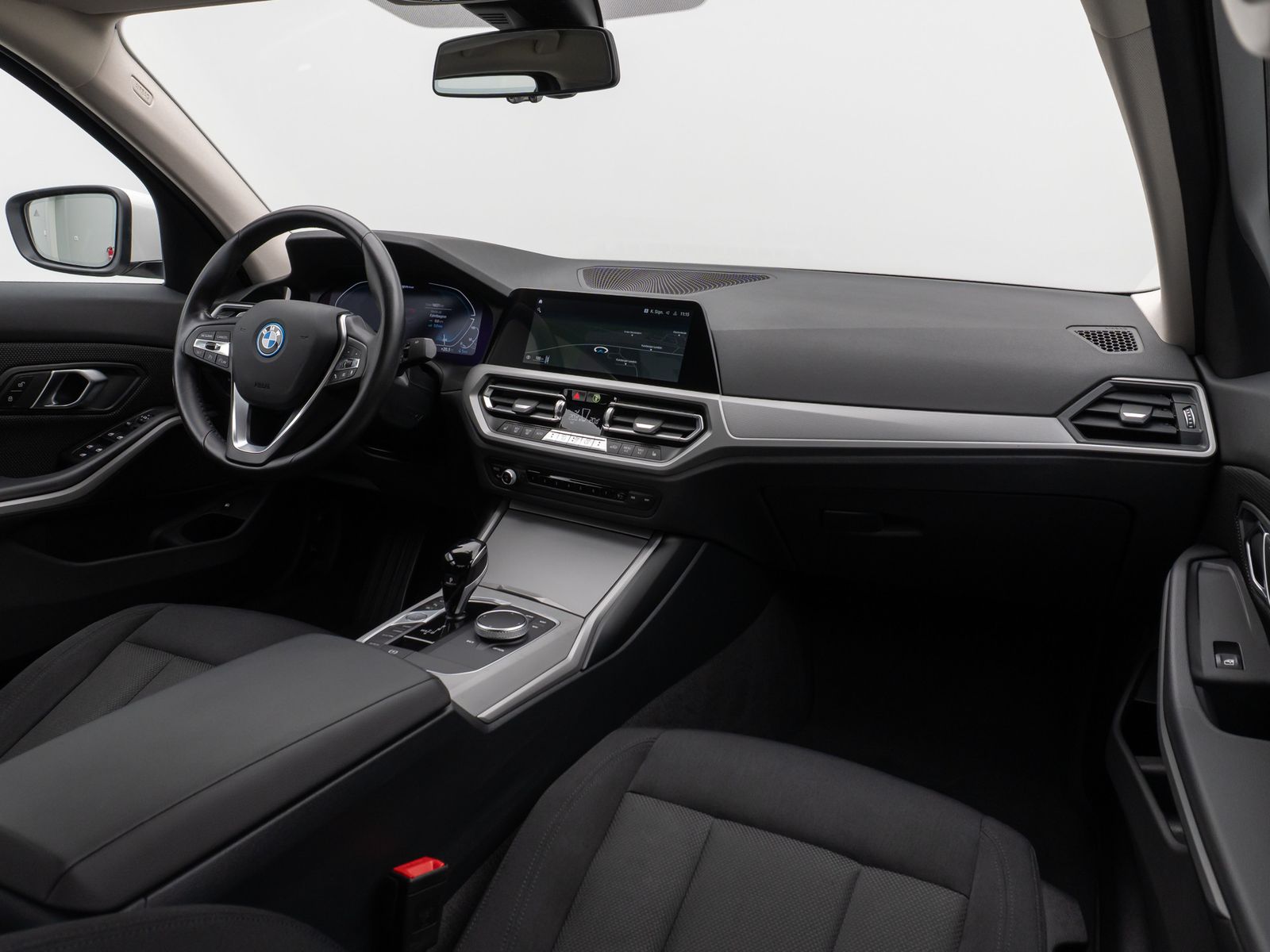 Fahrzeugabbildung BMW 320e 360°DAB WLAN CockPiPro DrivAssis LED Alarm