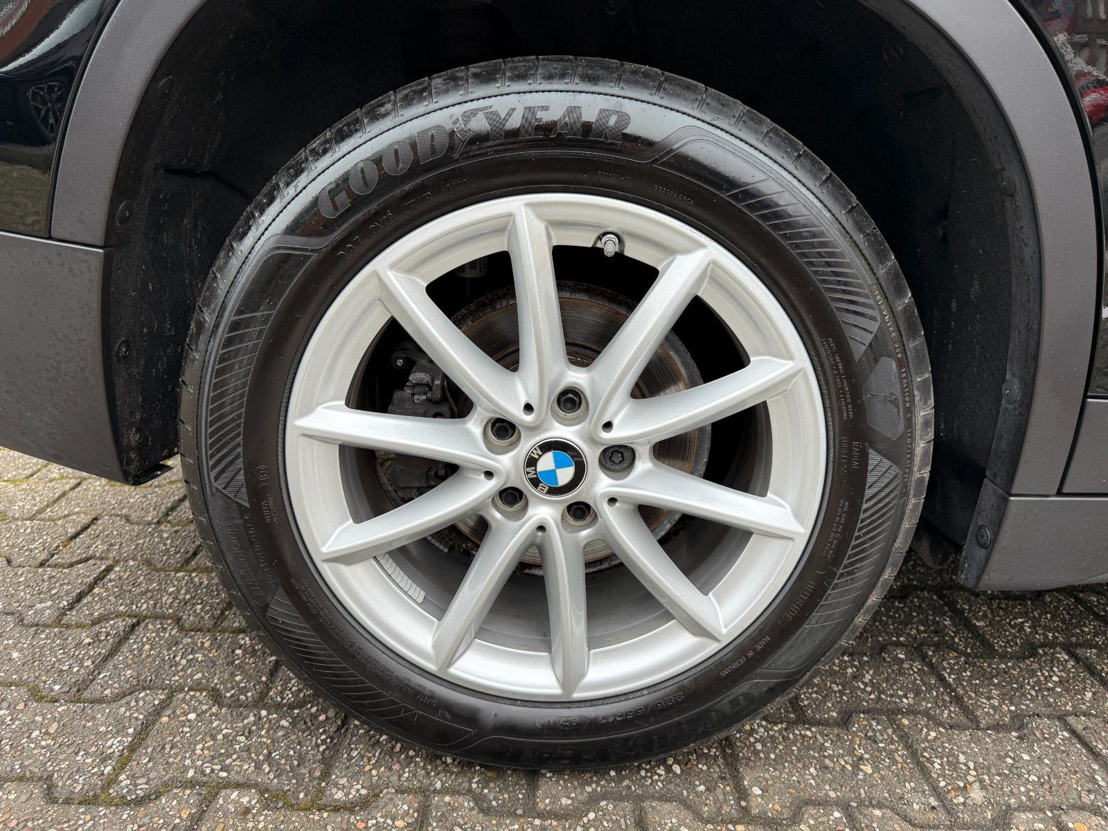 Fahrzeugabbildung BMW X1 Baureihe X1 xDrive 18 d NAVI PROF LED AHK DAB