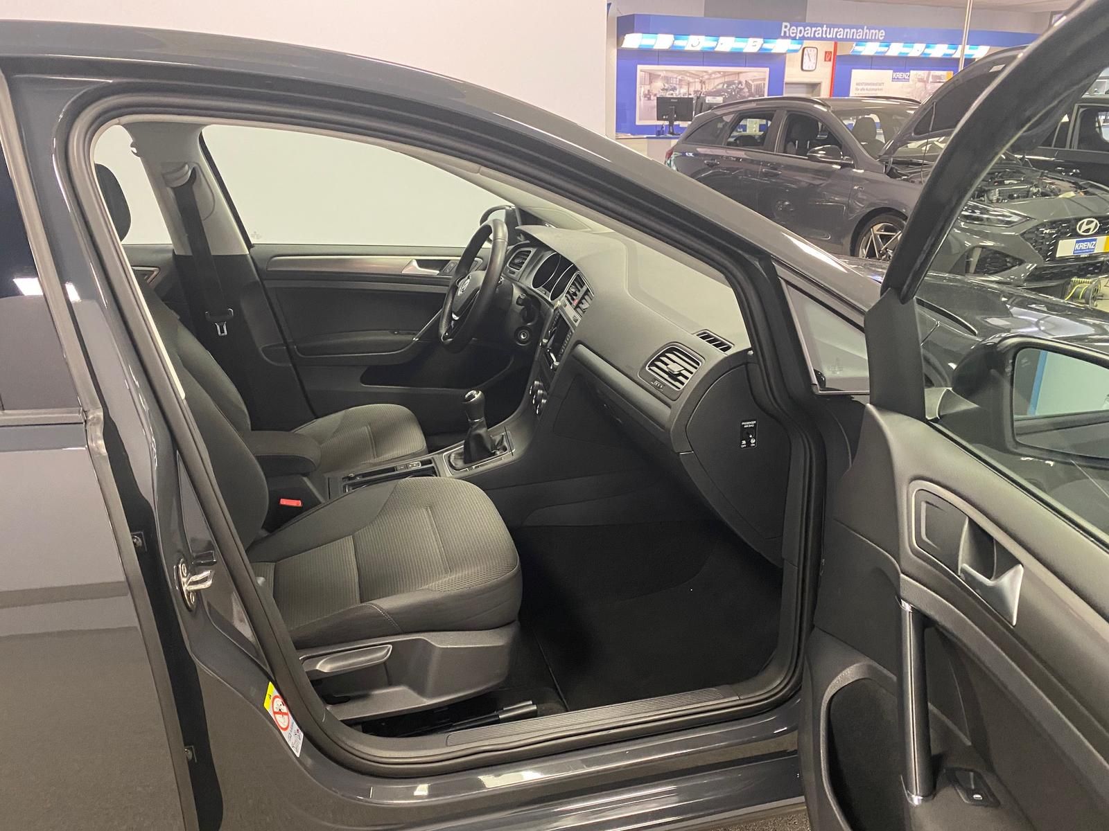 Fahrzeugabbildung Volkswagen Golf VII Comfortline+ALLWETTER+2-ZKLIMA+PDC+HEIZ