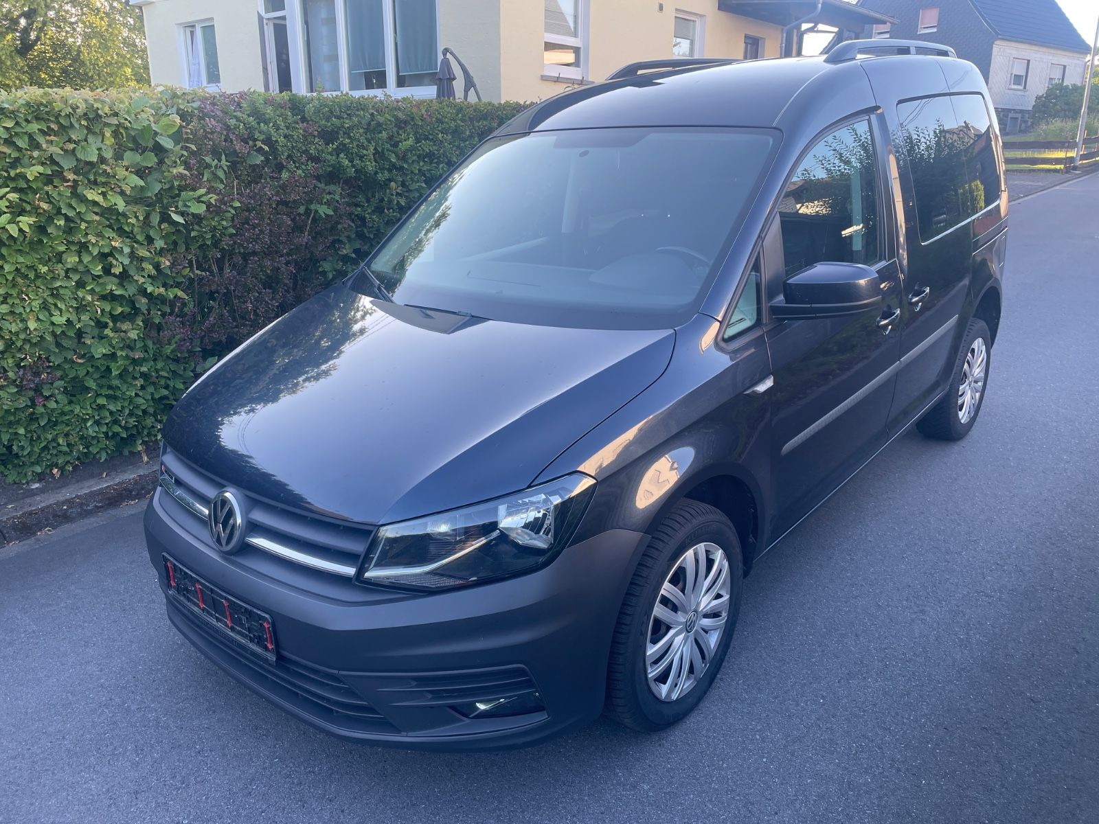 VW Caddy 2,0TDI / Allrad / Standheizung / NAVI