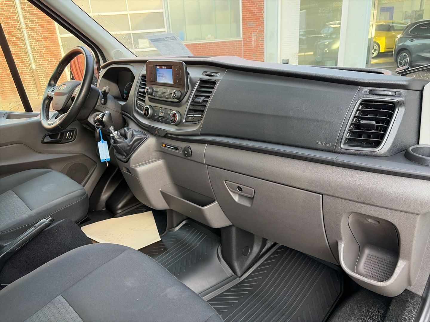 Fahrzeugabbildung Ford Transit Pritsche 350 L3 DoKa Trend StandHZG AHK