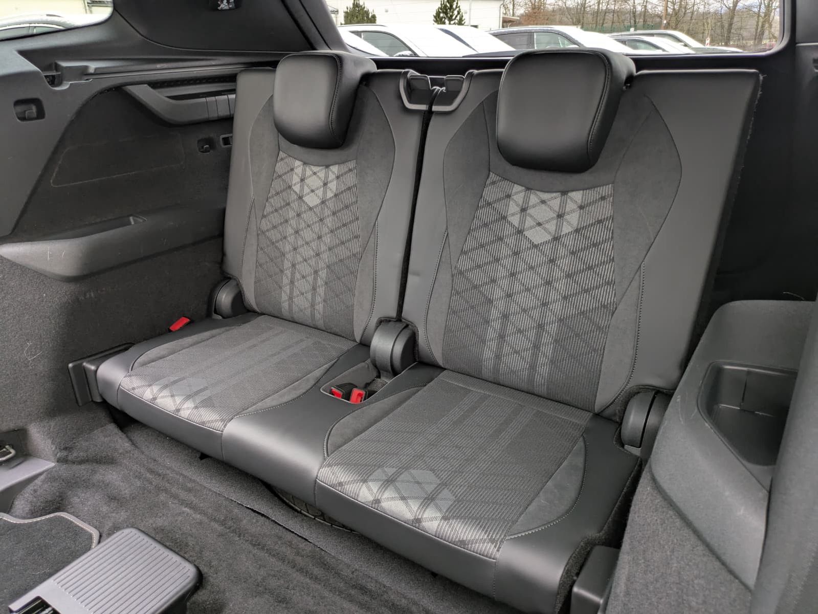 Fahrzeugabbildung Volkswagen Tayron 2.0 TDI 4M R-Line BLACK*7Si*MATRIX*PANO