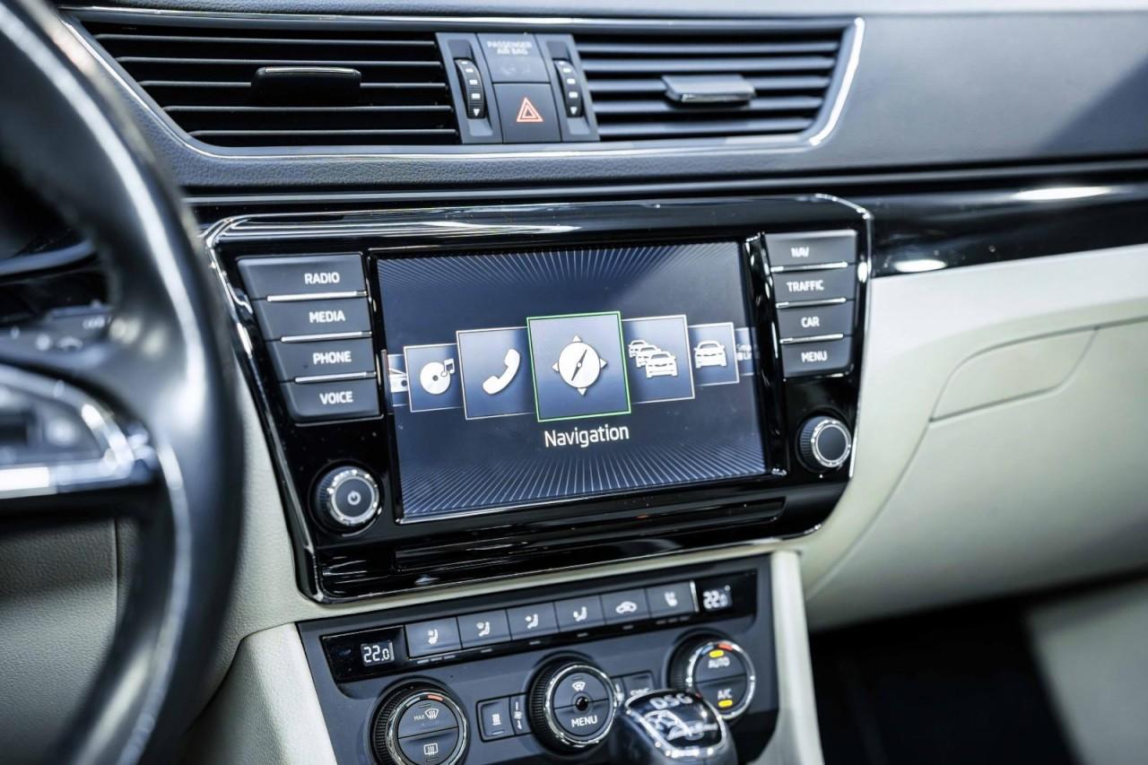 Skoda Superb Combi L&K 2.0 TDI 190 ch DSG 4x4 / Toit panoramique / Canton / Sièges ventilés / Chauffage auxiliaire