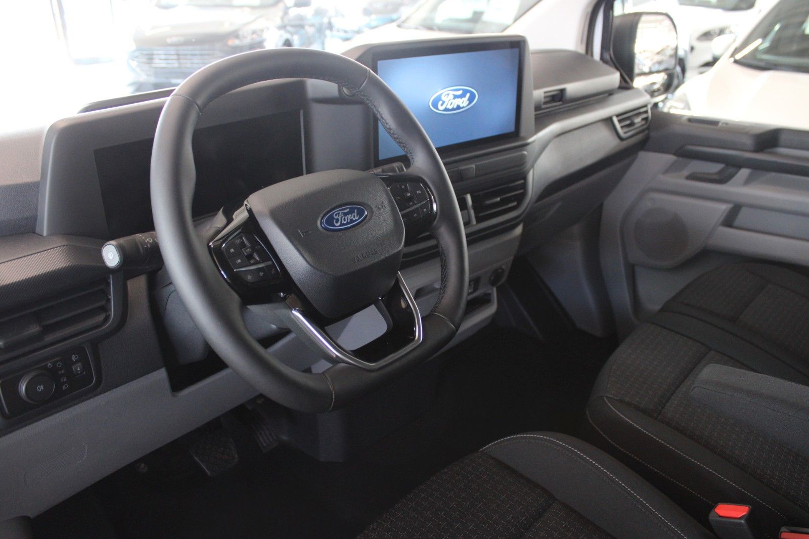 Fahrzeugabbildung Ford E-Transit Custom L1 TREND 9-Sitze AHK NAVI GJR
