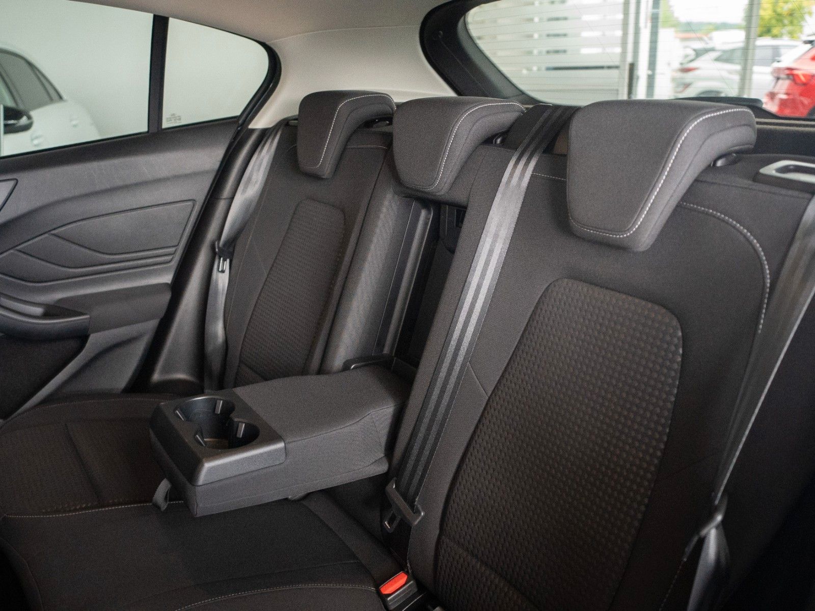 Fahrzeugabbildung Ford Focus Lim. C&C WINTER-P./NAVI/KLIMA/DAB/JRC