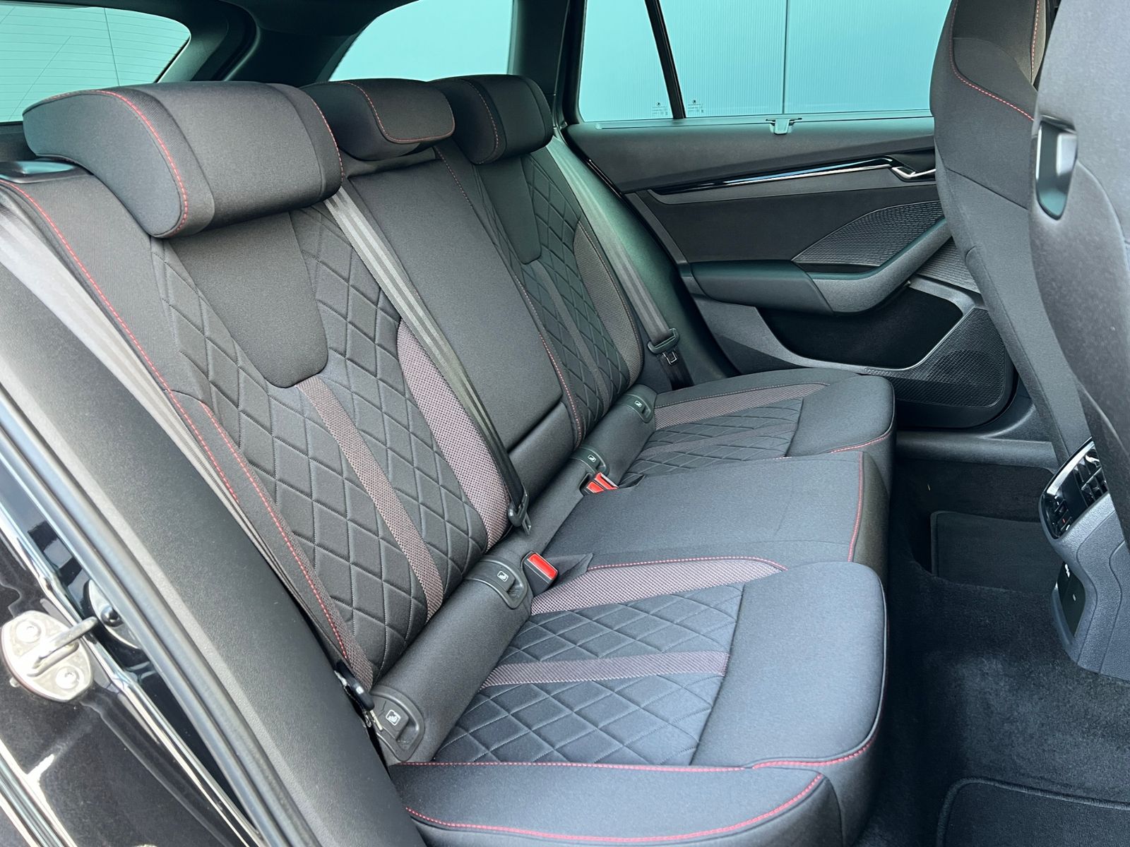 Fahrzeugabbildung SKODA Octavia Combi RS 2.0 TDI DSG *AHK, LED, ACC, 18'