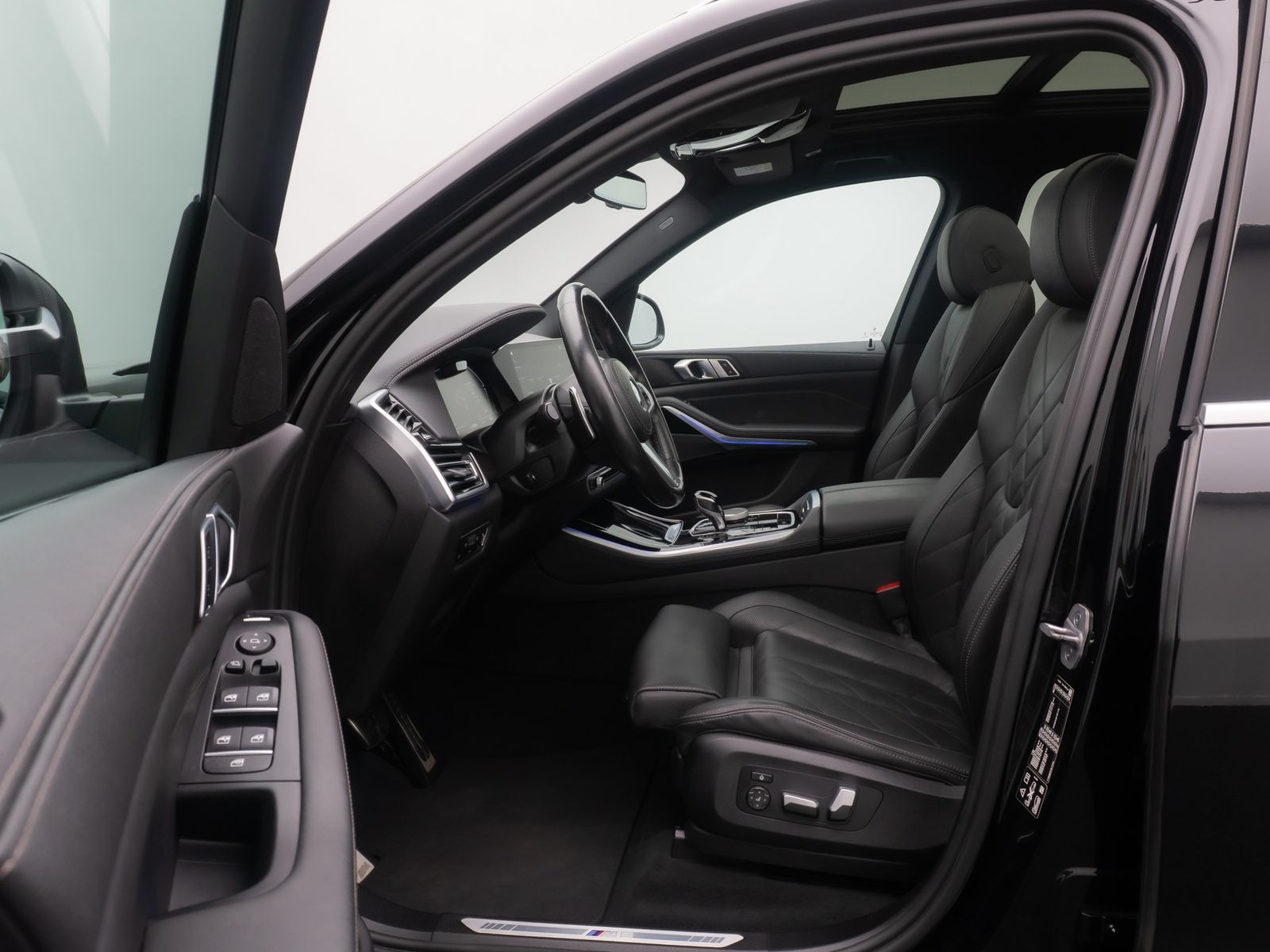 Fahrzeugabbildung BMW X5 xD30d M Sport 360° HUD DAB HiFi AHK Panorama