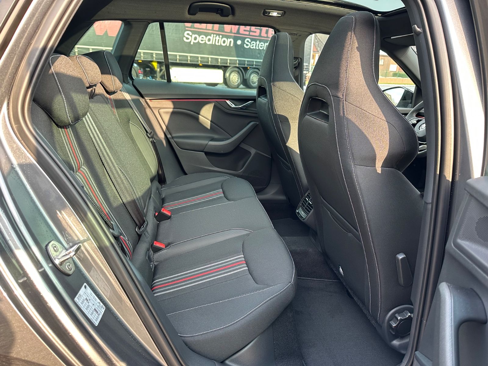 Fahrzeugabbildung SKODA Kamiq Monte Carlo 1.0 TSI DSG ACC/Matrix/Pano