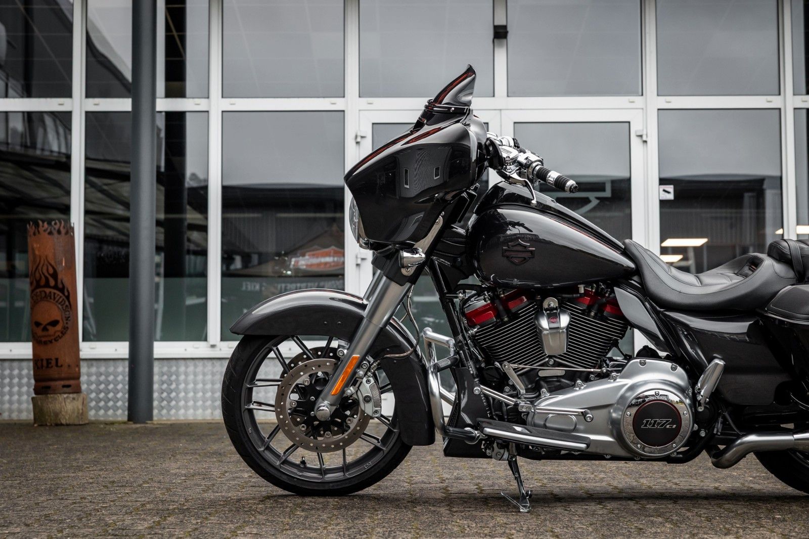 Fahrzeugabbildung Harley-Davidson FLHXSE CVO Street Glide 117 Cui - JEKILL & HYDE
