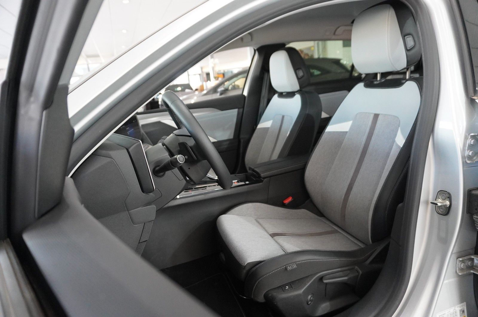 Fahrzeugabbildung Opel Astra L ST 1.6 HYBRID ELEGANCE NAVI/LED/KAMERA