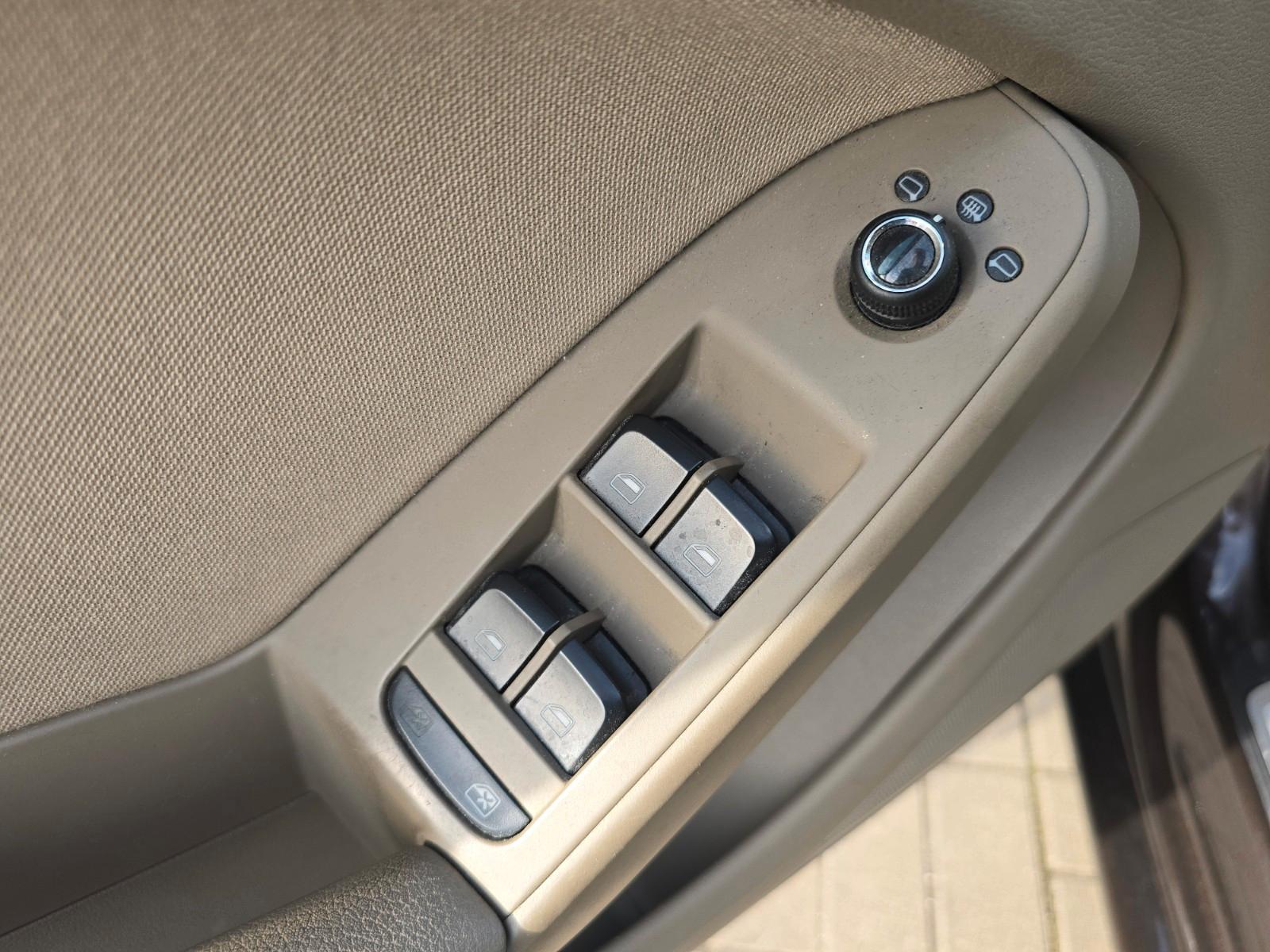 Audi A4 2011 — photo 18