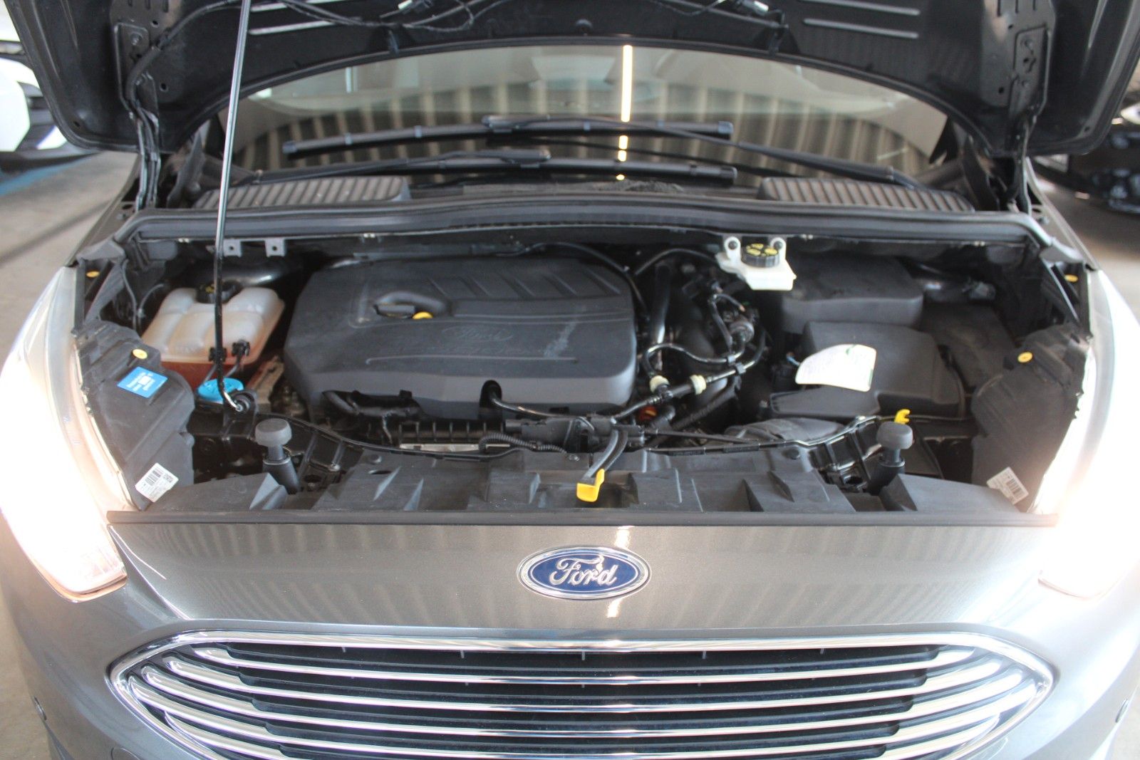 Fahrzeugabbildung Ford C-Max 1,5 Titanium Automatik NAVI AHK WinterPak