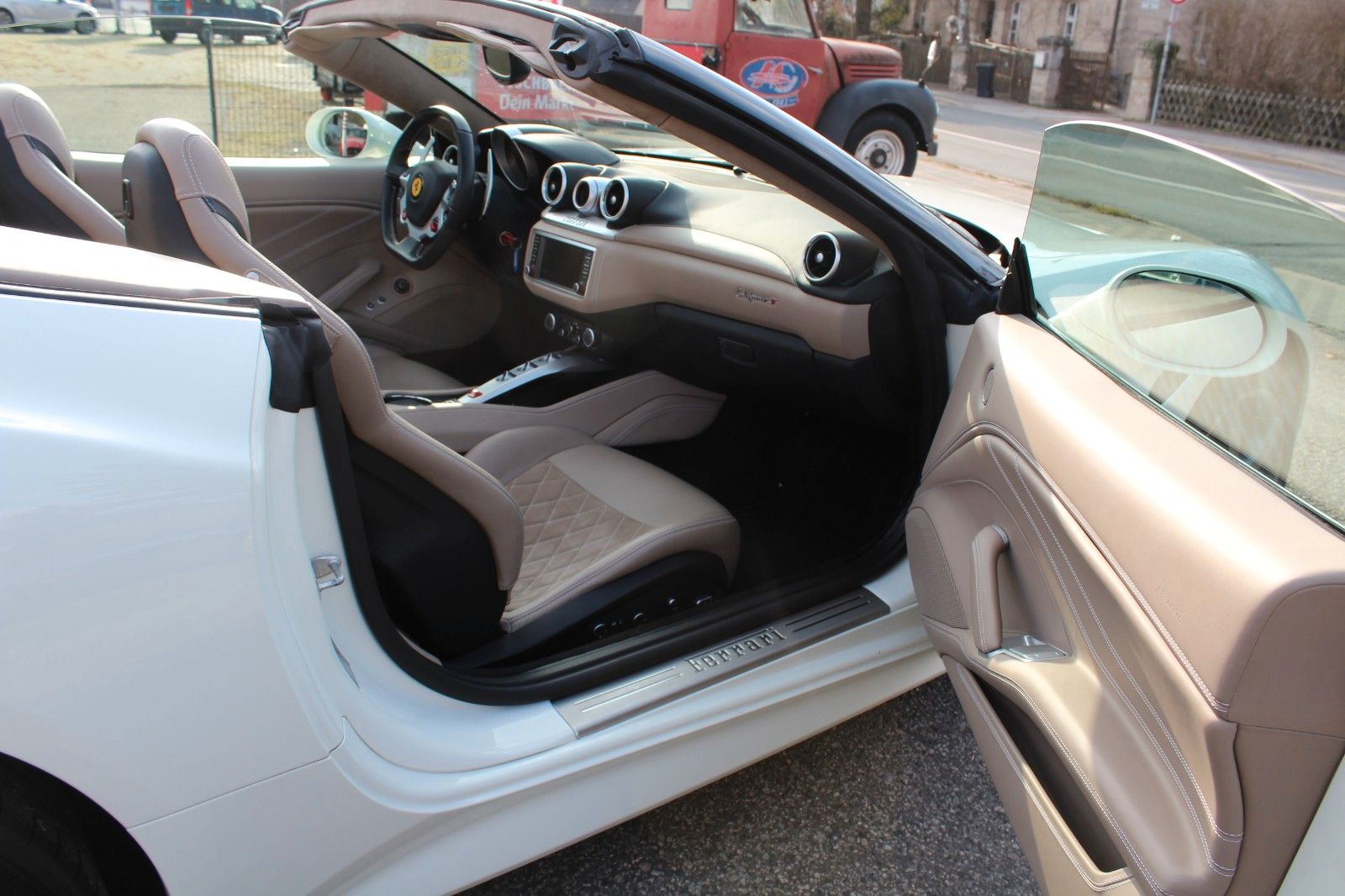 California 3.9 V8 T 4-Sitzer