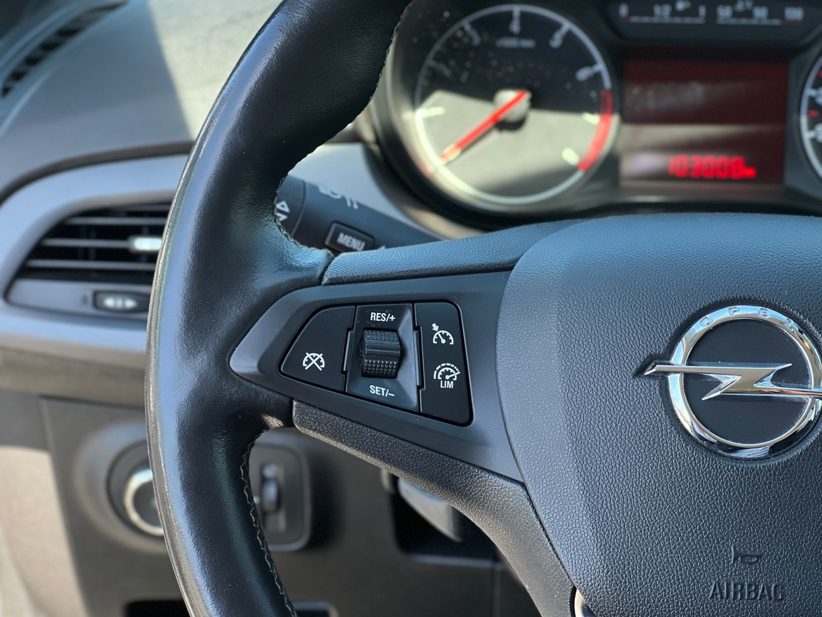 Fahrzeugabbildung Opel Corsa E Edition KLIMA SHZ LKHZ ALU