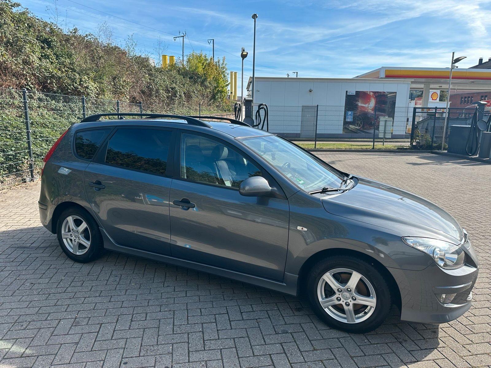 Hyundai i30 2011 — engine 128 HP (94kW)