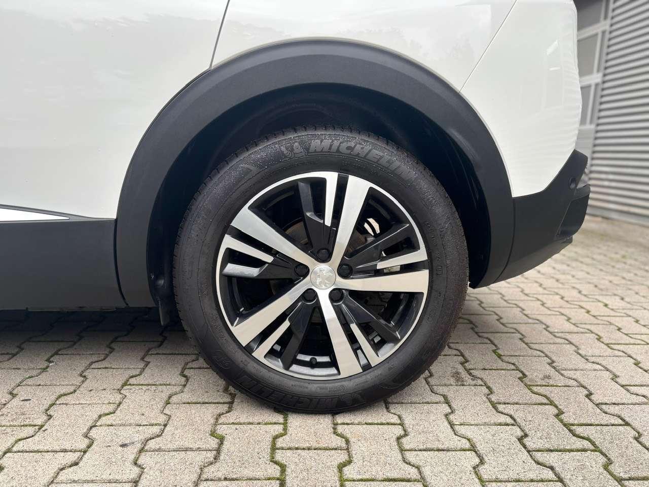 Peugeot 3008 1,2 / e-THP / PureTech / Automatik /  Allur