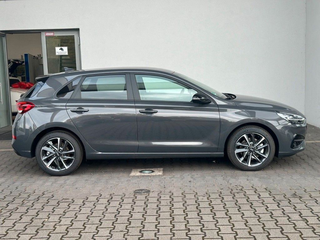 Fahrzeugabbildung Hyundai i30 Advantage 1.0 T-GDI SH/PDC