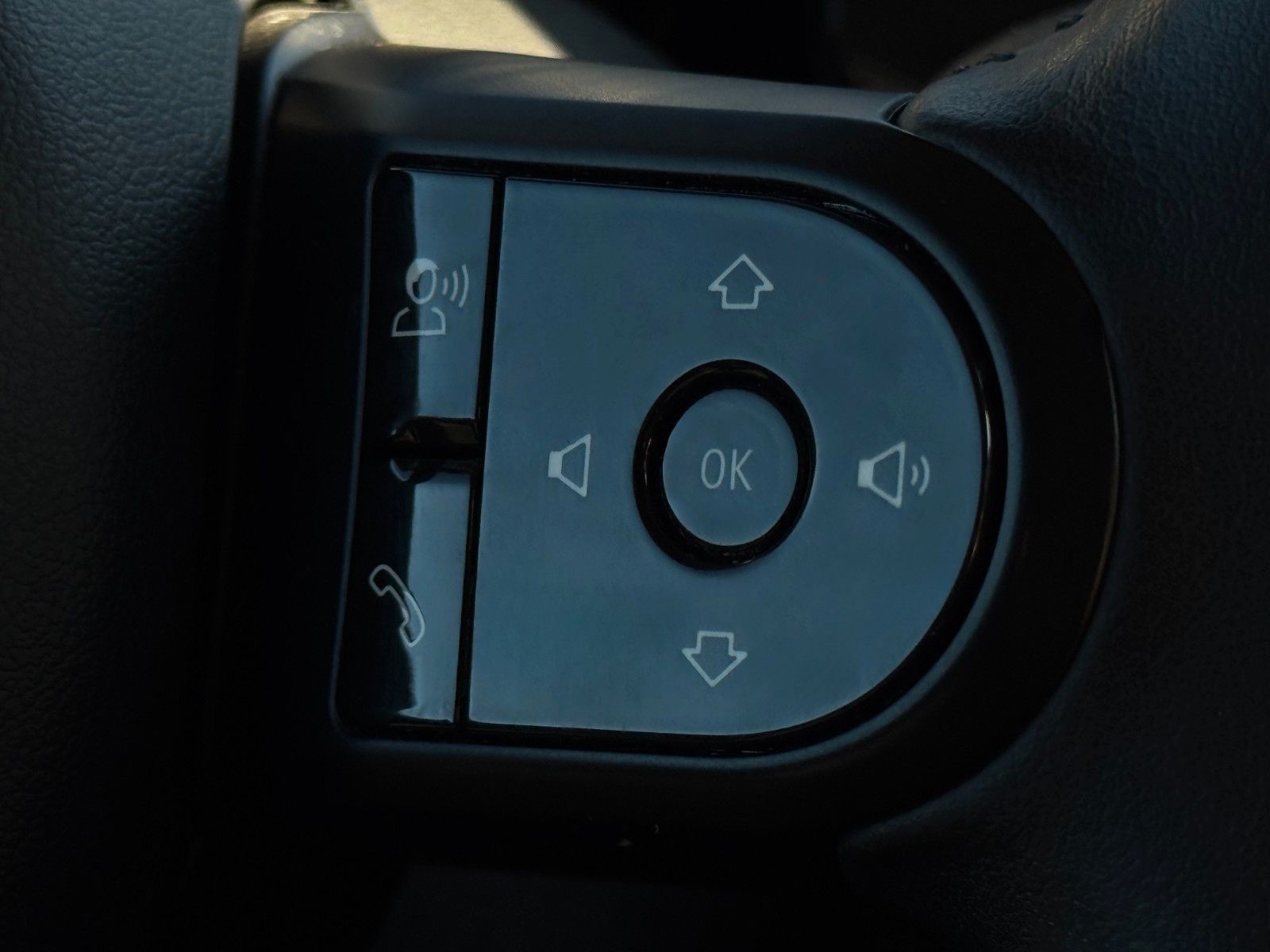 Fahrzeugabbildung MINI One Aut. Blackyard Tempomat Sitzheizung BLT LED