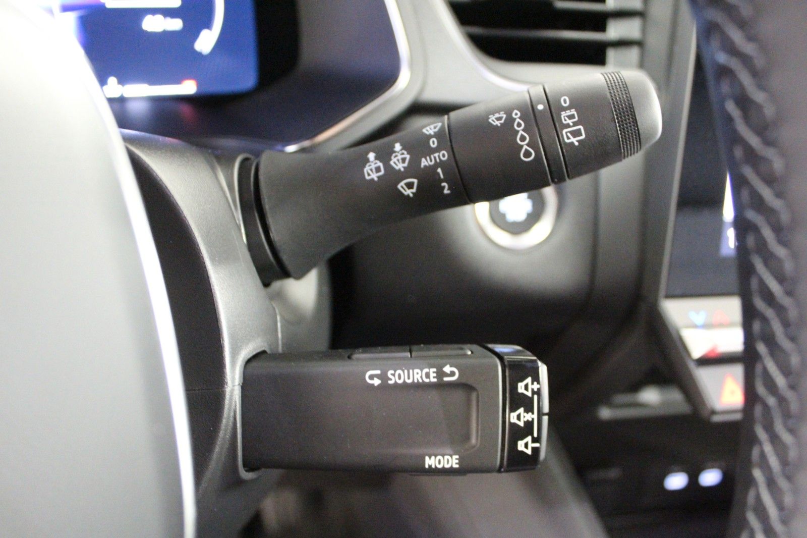 Fahrzeugabbildung Renault Captur Mild Hybrid 140 EDC *Navigations-Paket*