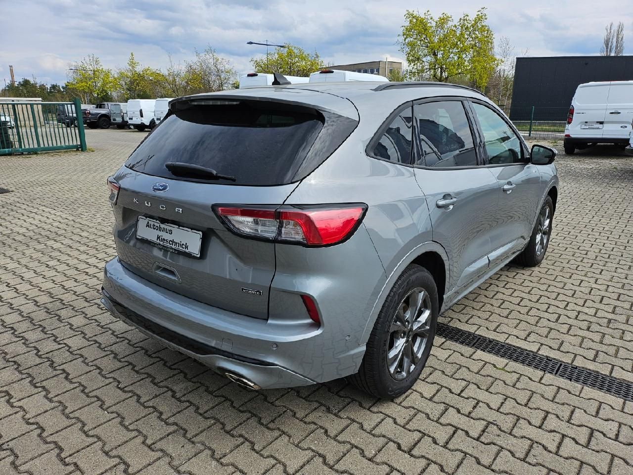 Fahrzeugabbildung Ford Kuga Plug-In Hybrid Navi, Winterpaket