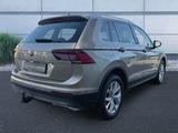 Volkswagen Tiguan Highline 4Motion DSG | ACC | AHK | LED | - : Beige