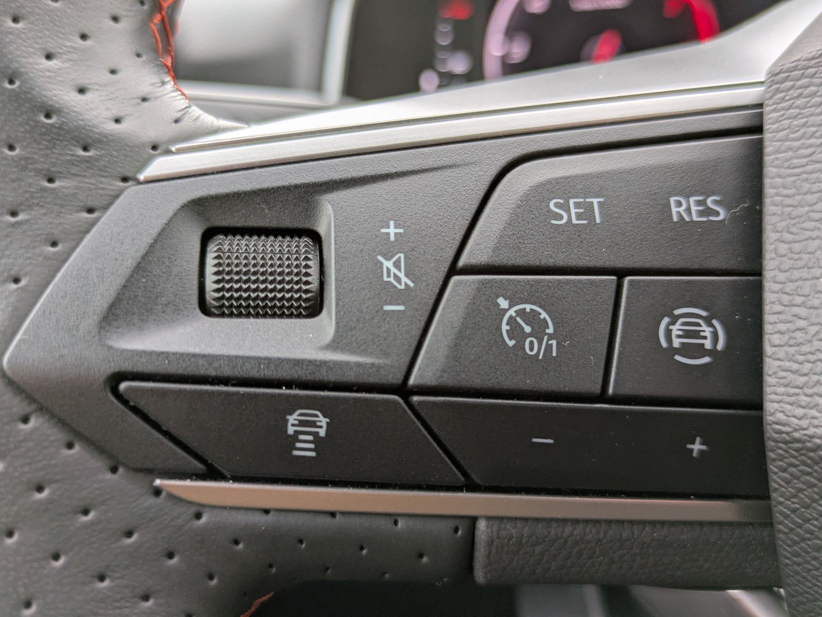 Fahrzeugabbildung SEAT Arona 1.5 TSI FR DSG AHK*ACC*LED*APP*DAB*KAMERA