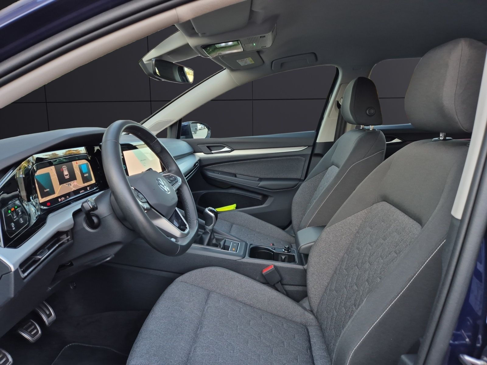 Fahrzeugabbildung Volkswagen Golf VIII Variant TSI Move 1,99% LED AHK Navi AI