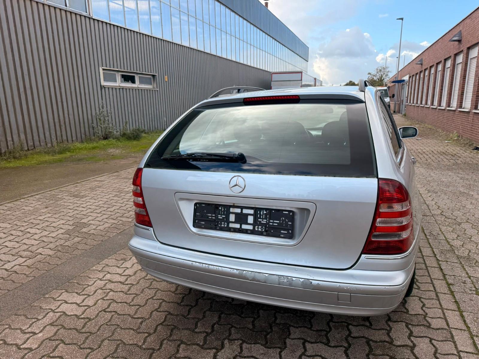 Mercedes-Benz C200 2006 — photo 16