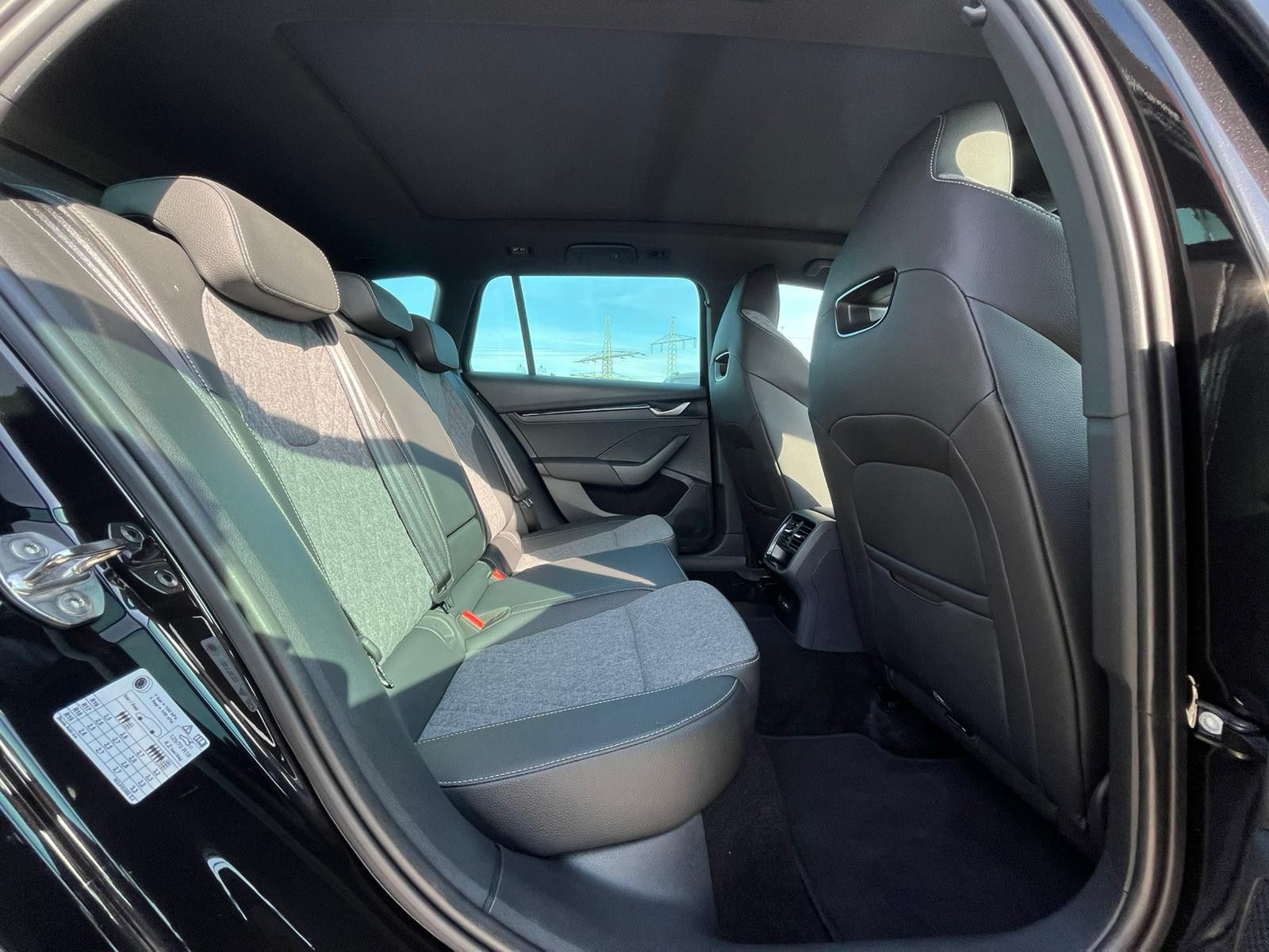 Fahrzeugabbildung SKODA Octavia 1.5 DSG Sportline PANO*MATRIX*AHK*5J.GAR