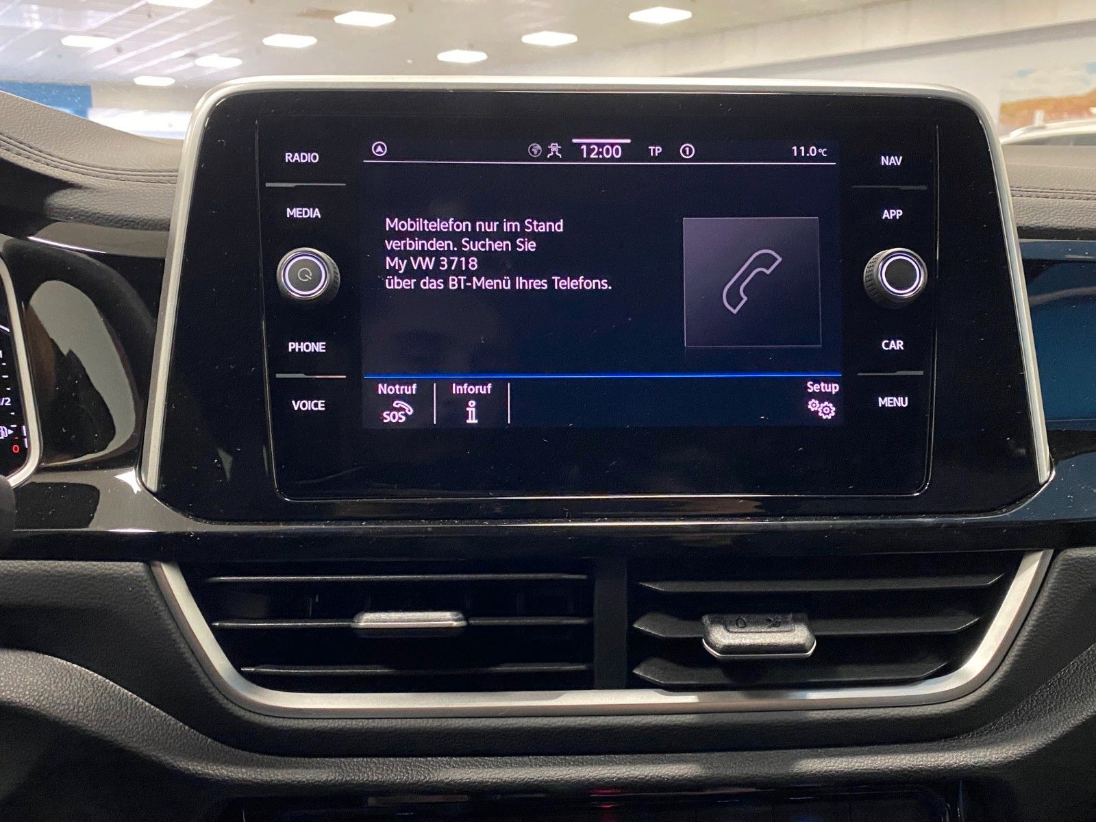 Fahrzeugabbildung Volkswagen T-Roc 1.5 TSI DSG R-Line+ACC+iQ Light MATRIX+18"