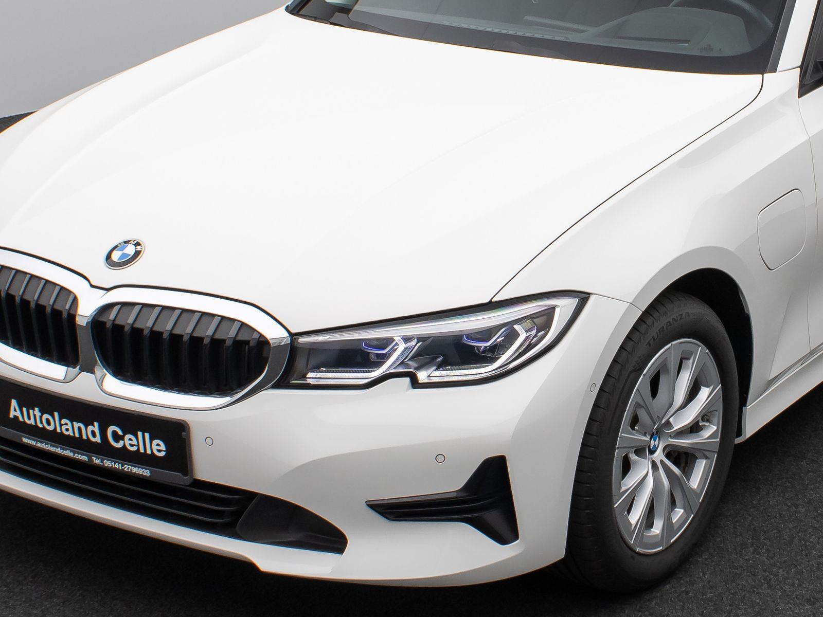 Fahrzeugabbildung BMW 330e Panorama Laser HUD DAB H/K Komfort Alarm