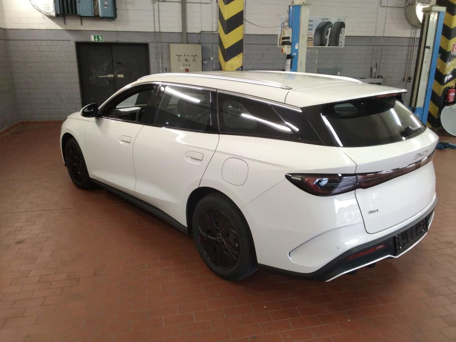 BYD SEAL 6