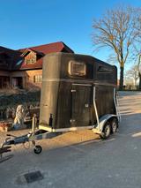 Blomert Vollpoly 2 Pferde mit Sattelkammer - Blomert LKWs