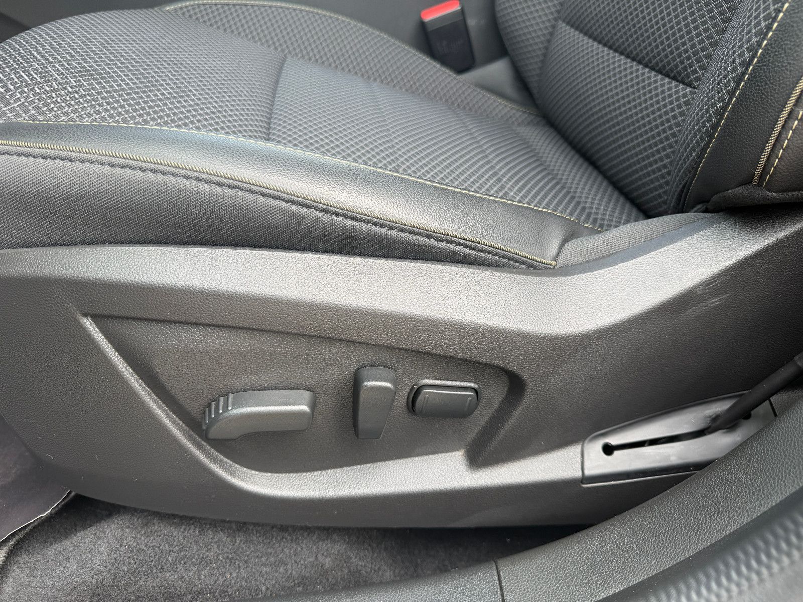 Fahrzeugabbildung Renault Arkana Techno/KAMERA/AMBIENTE/KAMERA/LEDER/ACC
