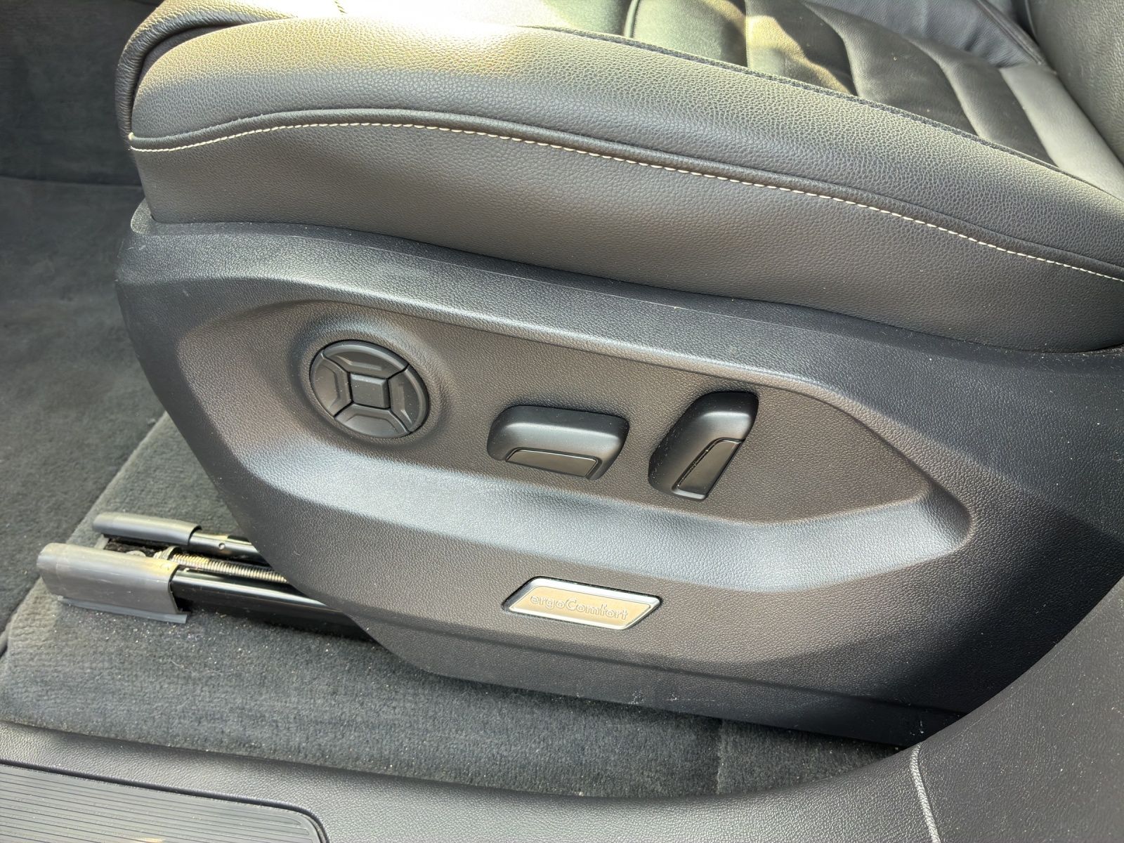 Fahrzeugabbildung Volkswagen Touareg 4M TDI DSG LED ACC STH SH LRHzg RearView
