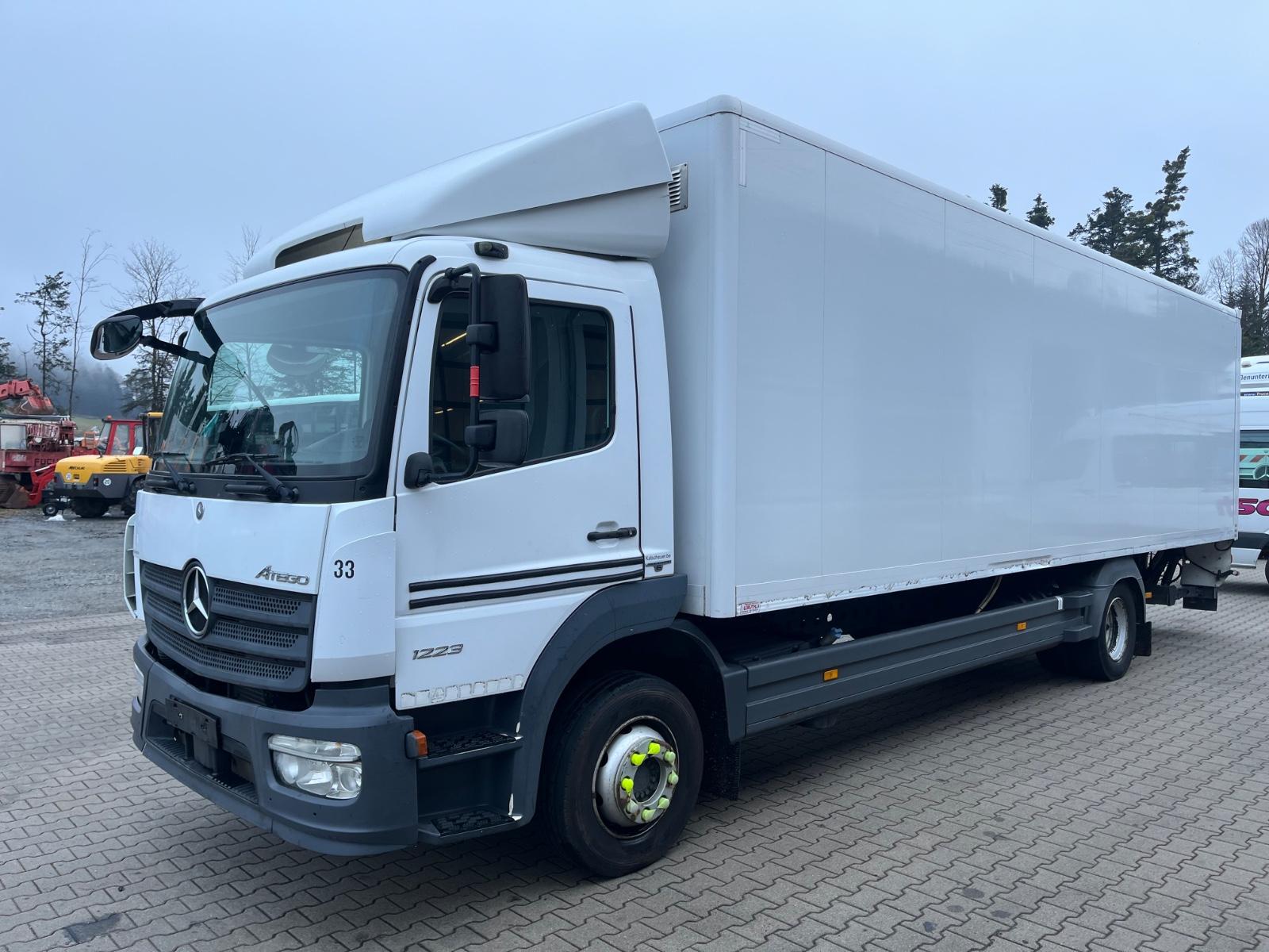 Mercedes-Benz Atego 1223 Kühlkoffer 8,10m 2 Kammer Motorschade