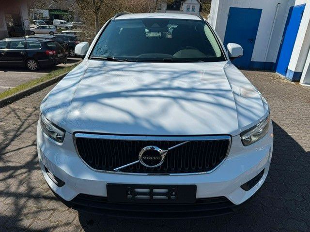 Fahrzeugabbildung Volvo XC 40 Momentum Core Assistenten AHK LED