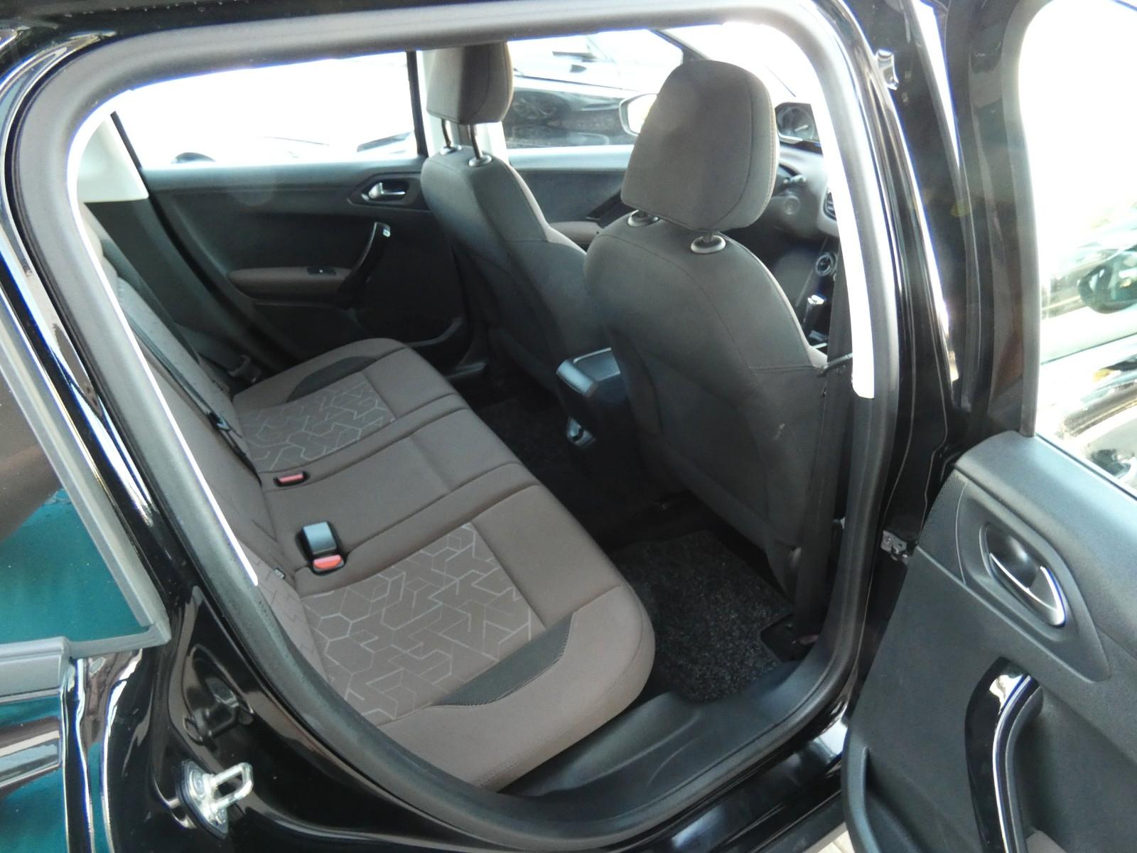 Peugeot 2008 Active Automatik Navi Alu Met.