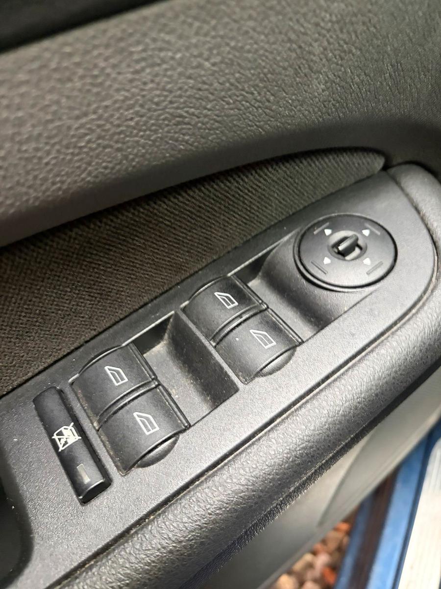 Ford Focus 2005 — photo 12