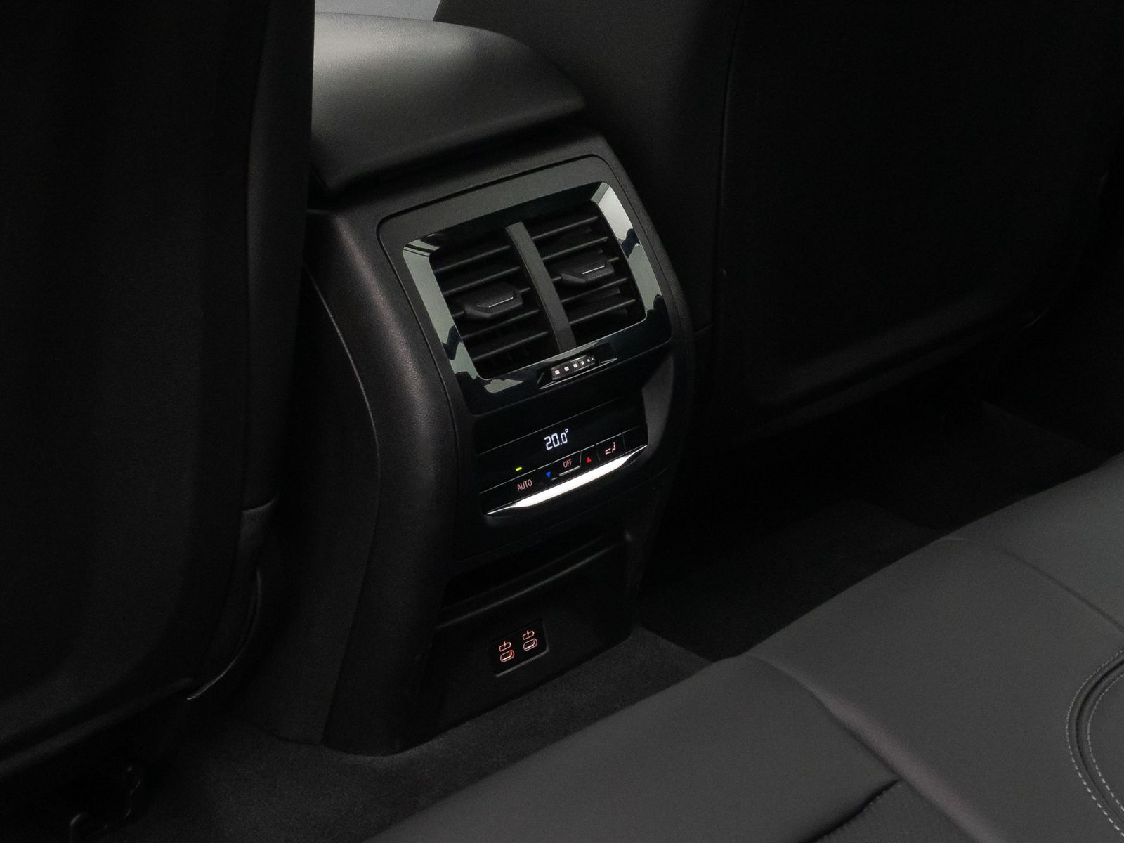 Fahrzeugabbildung BMW X3 xD30e DriveAss DAB Kamera HiFi WLAN Sportsitz