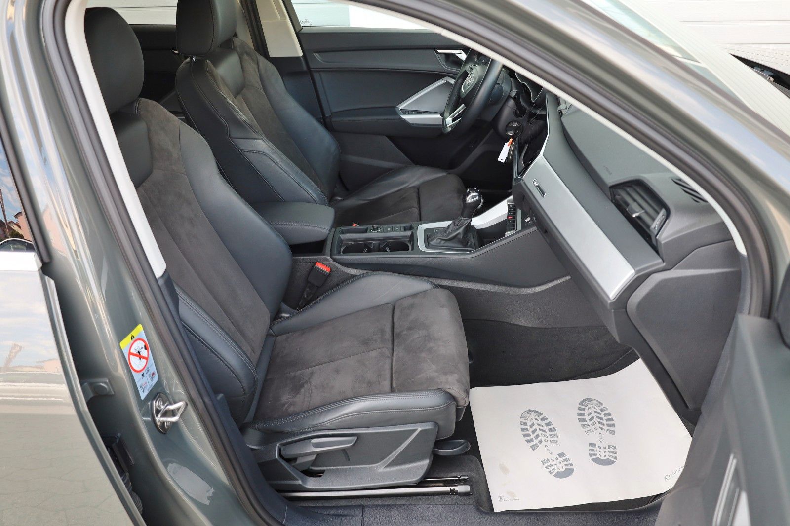 Fahrzeugabbildung Audi Q3 Sportback 35 TFSI S line,T.Leder,Navi,LED,SH