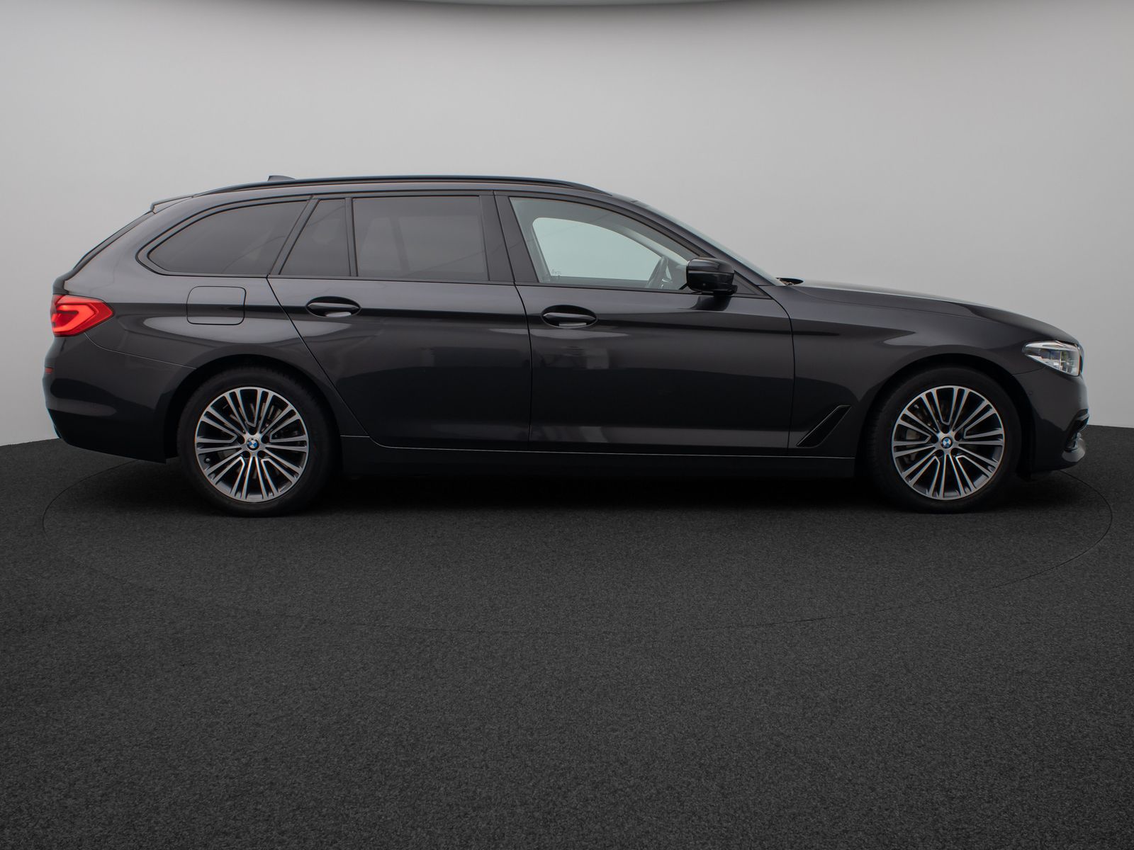 Fahrzeugabbildung BMW 530d xD SportLine 360°HUD DAB H/K 4xKlima Komfor